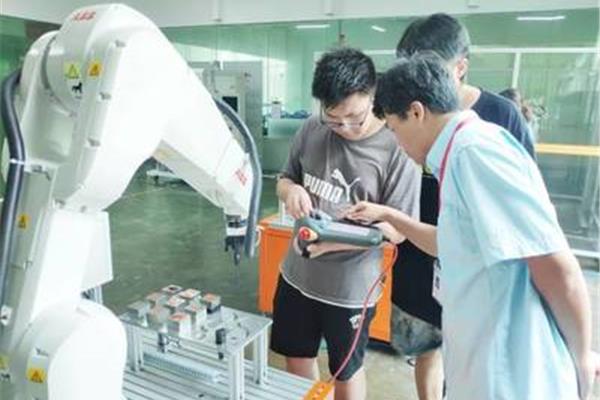 学什么技术