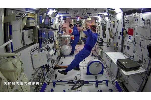 太空生活的资料