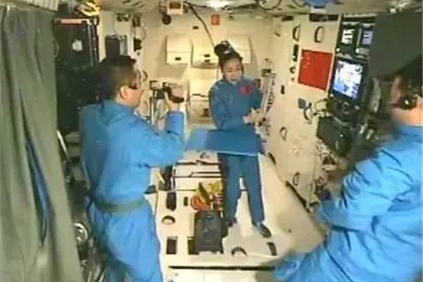 太空生活的资料