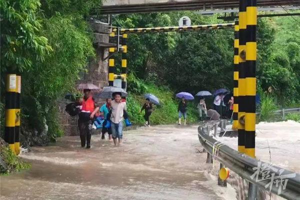 大雨落在横山上