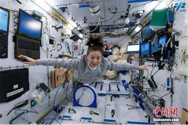 太空生活的资料