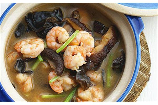 鲜虾菌菇汤