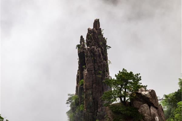 黄山四千仞