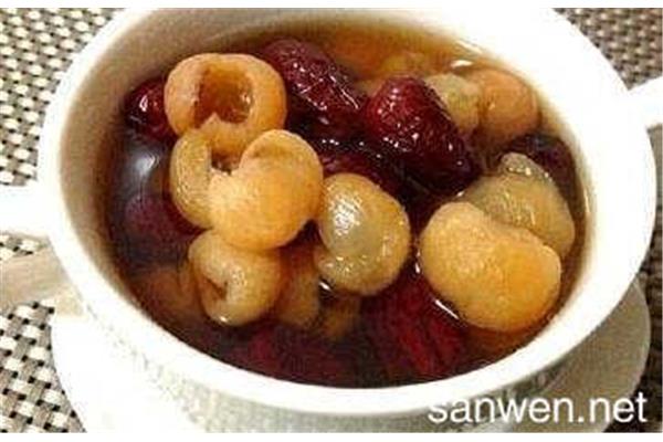 桂圆红枣汤的做法
