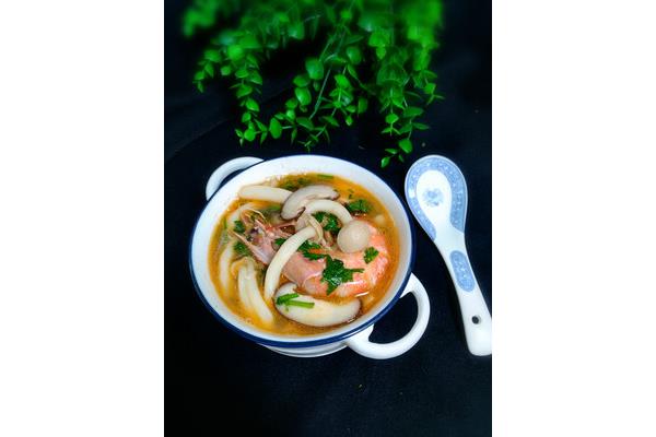 鲜虾菌菇汤
