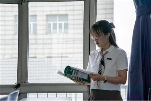 老师请抱我电影