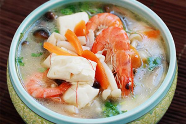 鲜虾菌菇汤