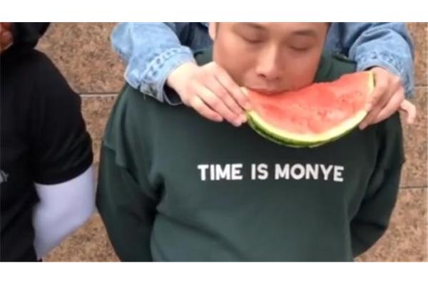看谁吃的快