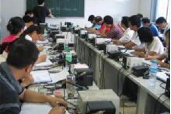 学电工哪个学校好