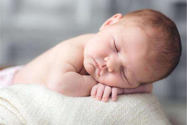 婴儿睡眠少