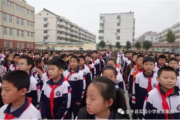 小学生升旗仪式