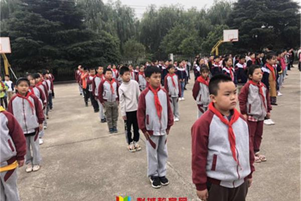 小学生升旗仪式