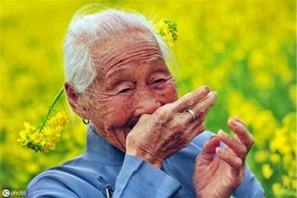 白发催年老