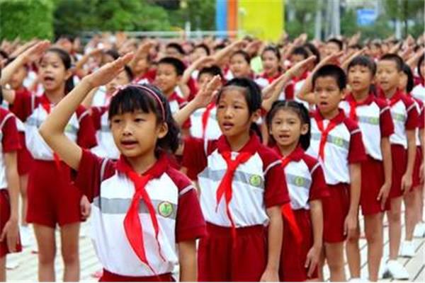 小学生升旗仪式