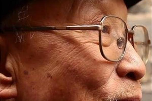 白发催年老