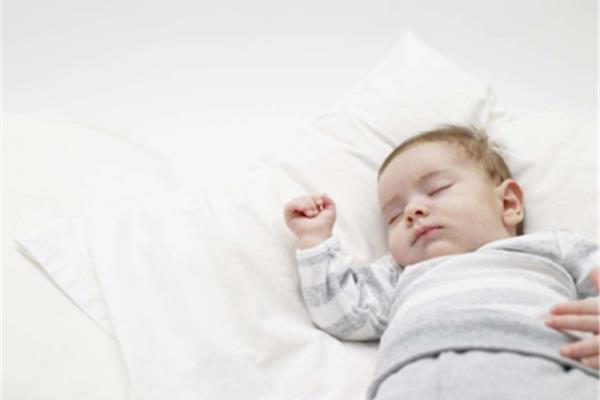 婴儿睡眠少