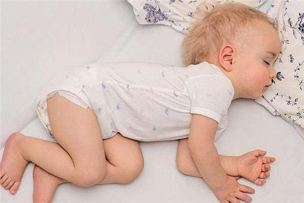婴儿睡眠少