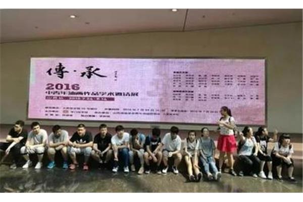 迎来的近义词