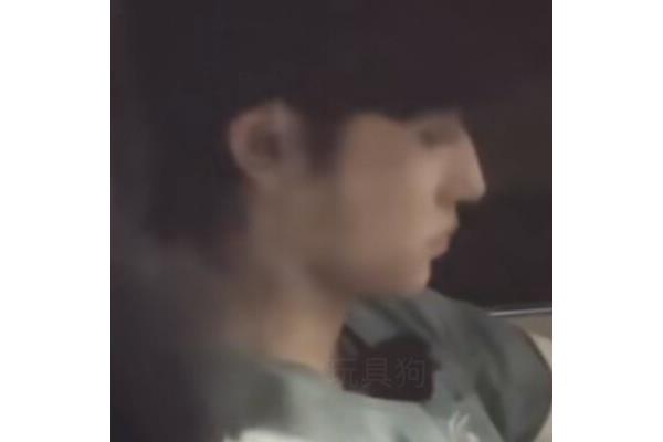 怎么会忘了情