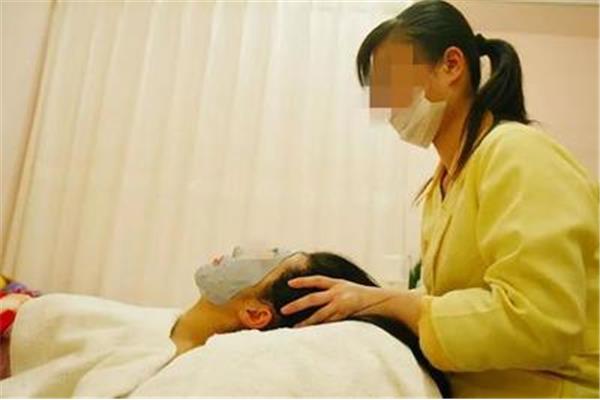 男人胸女人