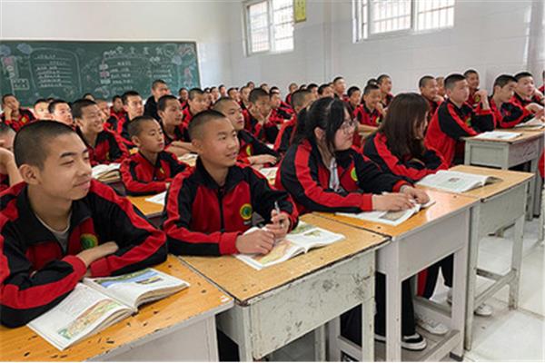 封闭式的学校
