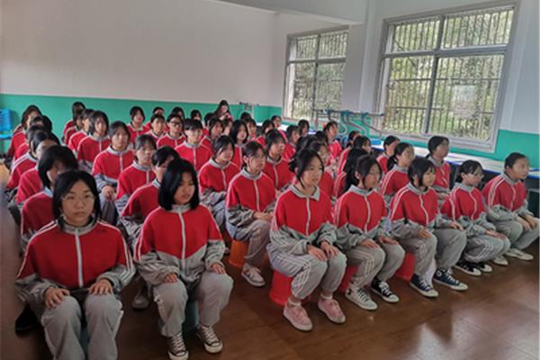 封闭式的学校