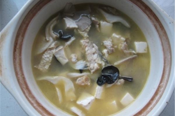 平菇豆腐汤的做法