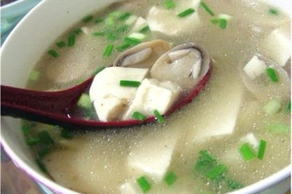 平菇豆腐汤的做法