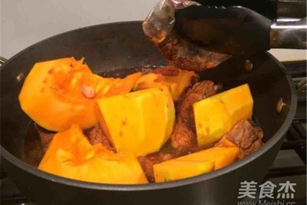 南瓜炖排骨