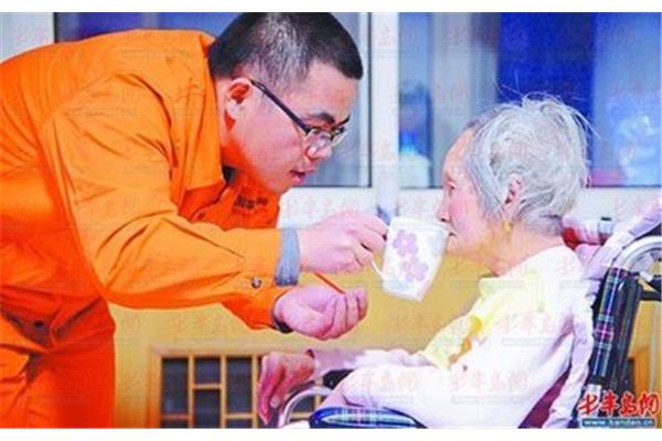 邻居的阿姨