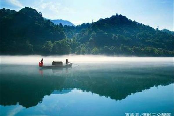 形容湖的词语