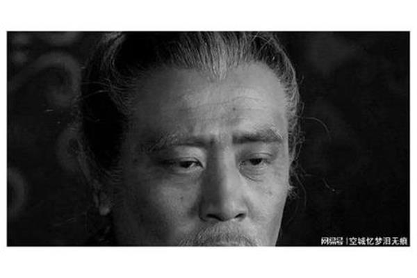 抛头露面的意思