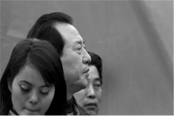 张铁生简介