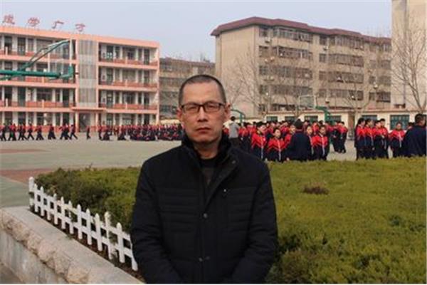 山大华特卧龙学校