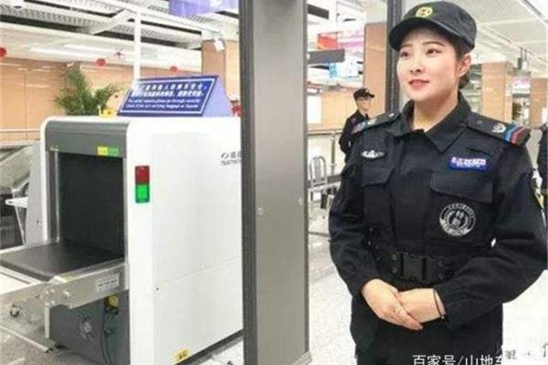 地铁安检员