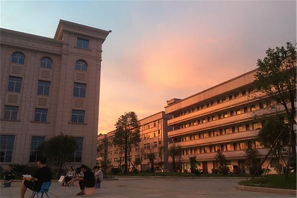福建艺术学院