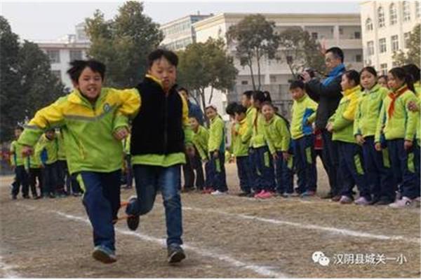 两人三足技巧