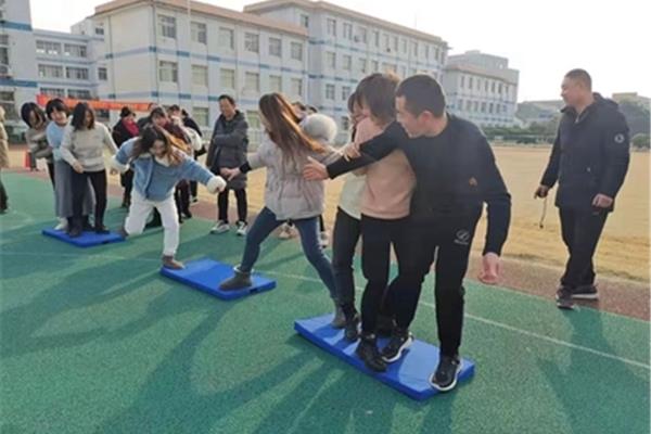 两人三足技巧