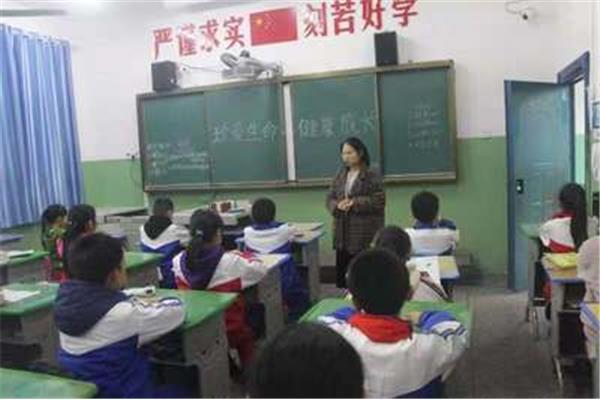 师生之间感人故事