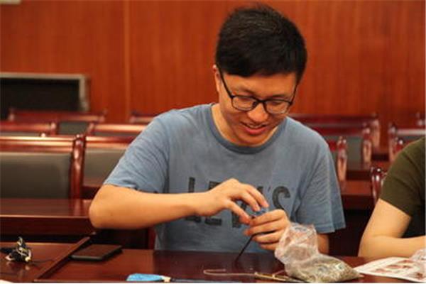 谁穿针粗中有细
