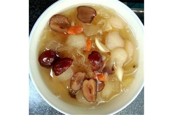 雪梨银耳汤