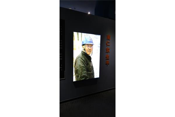 南仁东事迹