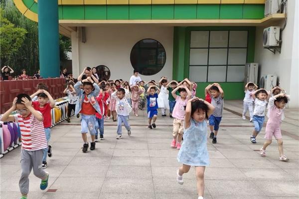 幼儿园地震演练