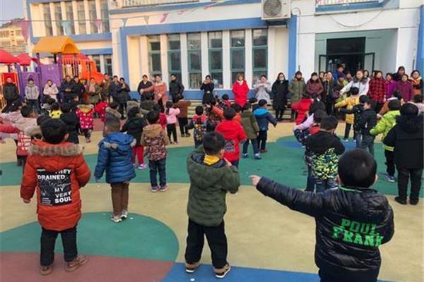 幼儿园集体游戏
