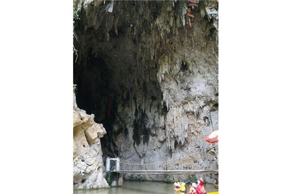 建水燕子洞