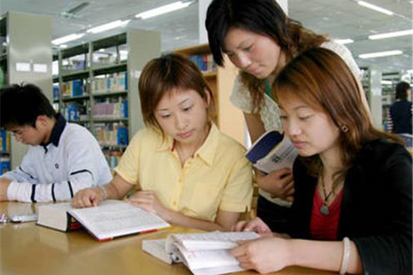 学生是发展中的人