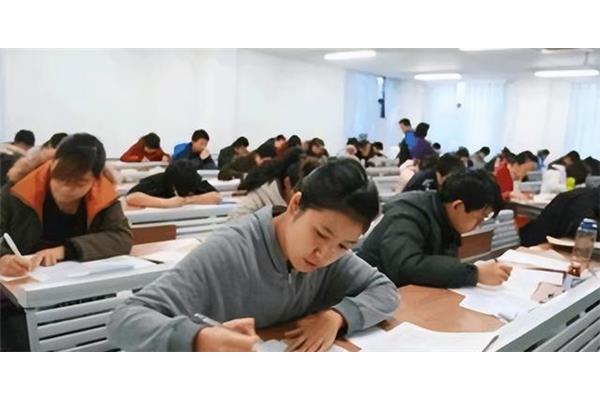 学生是发展中的人