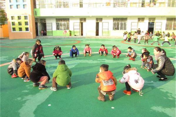 幼儿园集体游戏