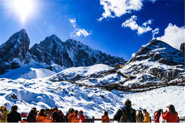 玉龙雪山是哪里的