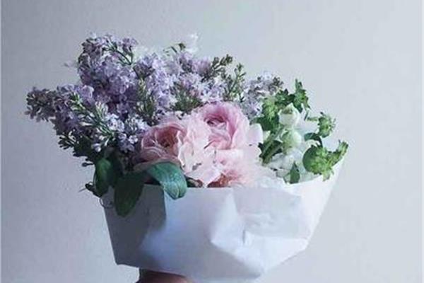 适合送女生的花
